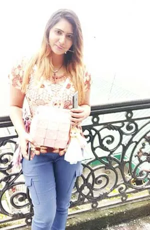 Curvy Call Girl in Bangalore